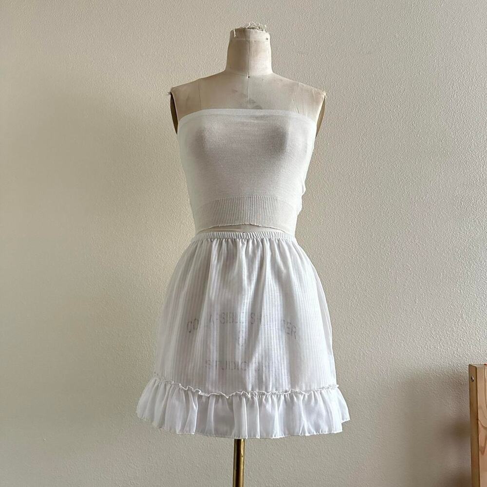 handmade white ruffled mini skirt
